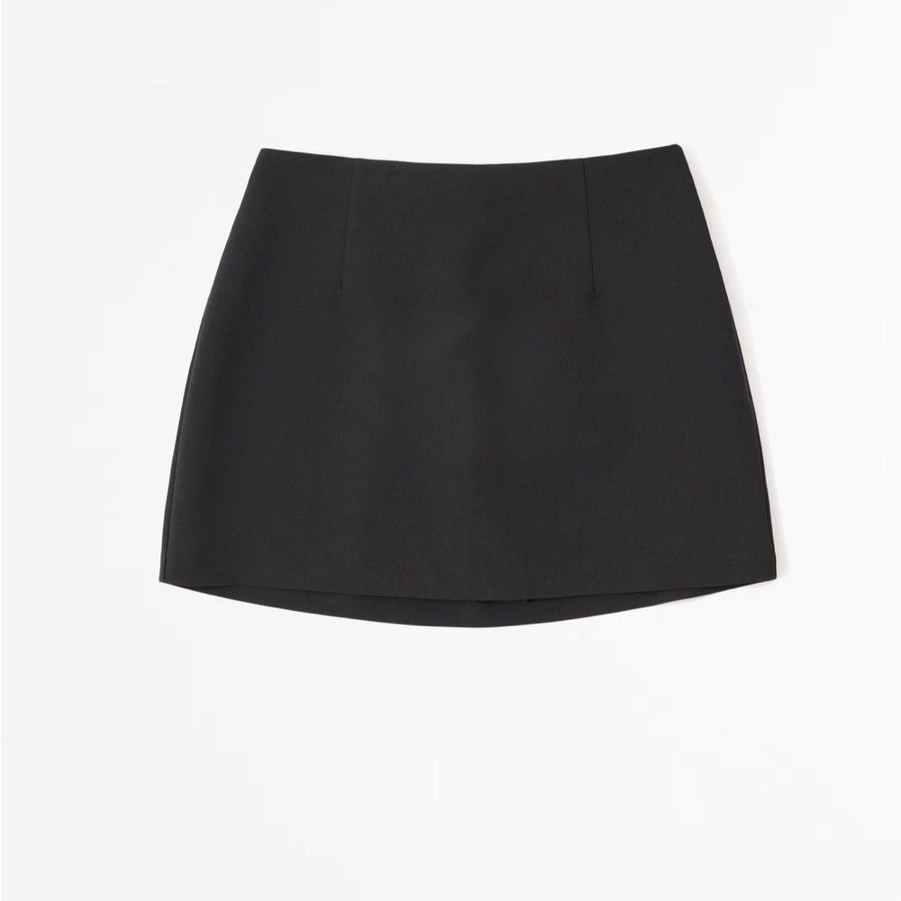Abercrombie and Fitch Scarlett Mini Skort size medium never worn NWT